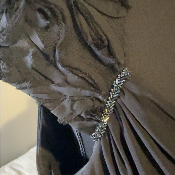 Elegant Black Evening Dress - Picture 6 of 7